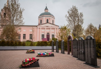 Храм святого Георгия Победоносца и мемориал в селе Казаки