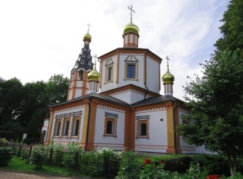 Храм Грузинской иконы Божией Матери в селе Якшино