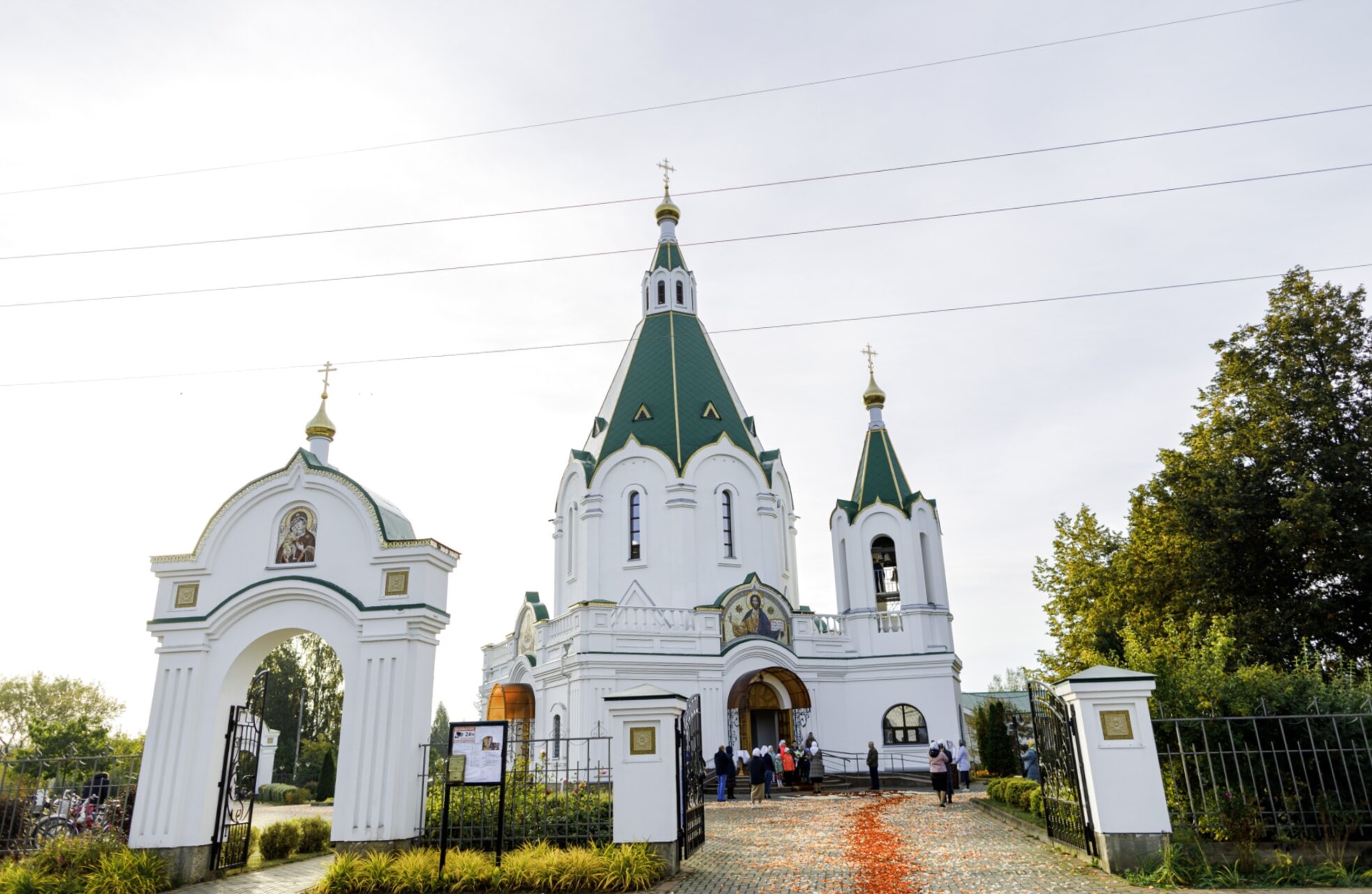 Церковь Спаса Преображения в посёлке Запрудня