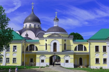 Святые врата Христорождественского монастыря в Твери