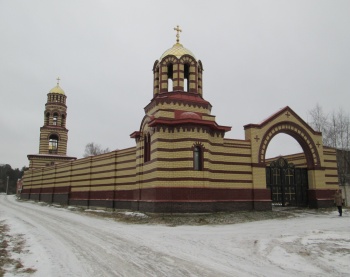 Николаевский Малицкий мужской монастырь в зимнем убранстве