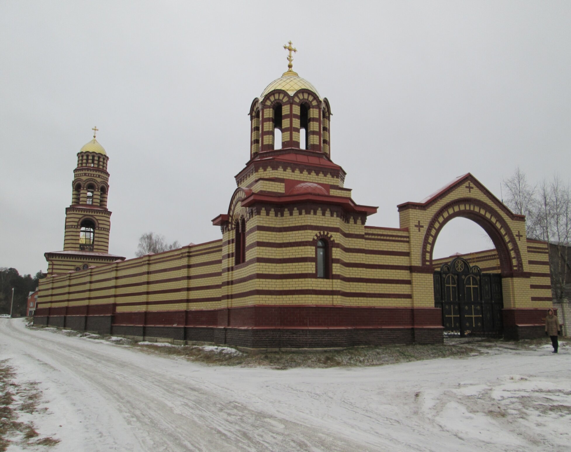 Николаевский Малицкий мужской монастырь в зимнем убранстве