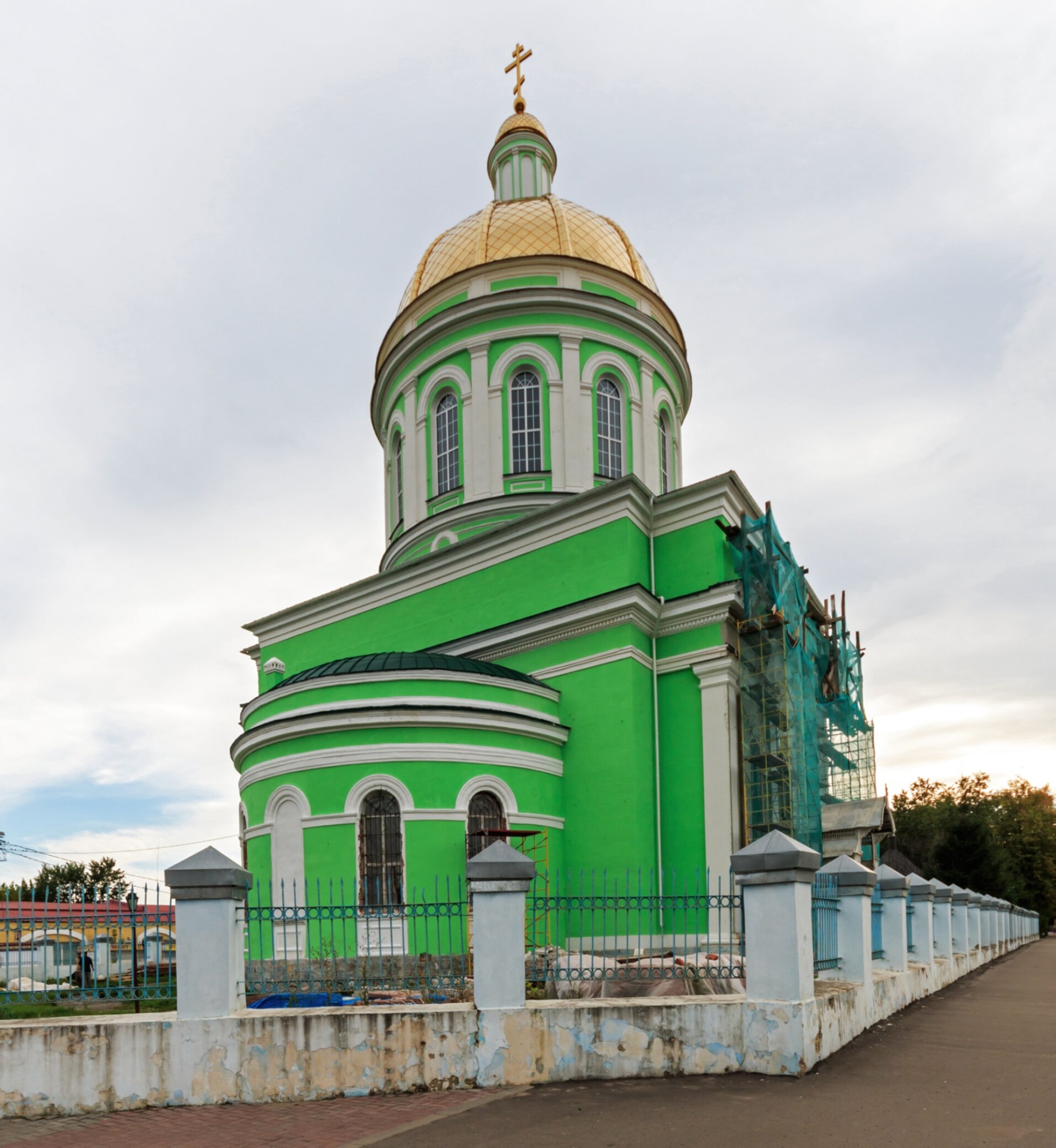 Троицкая церковь в городе Озёры Московской области