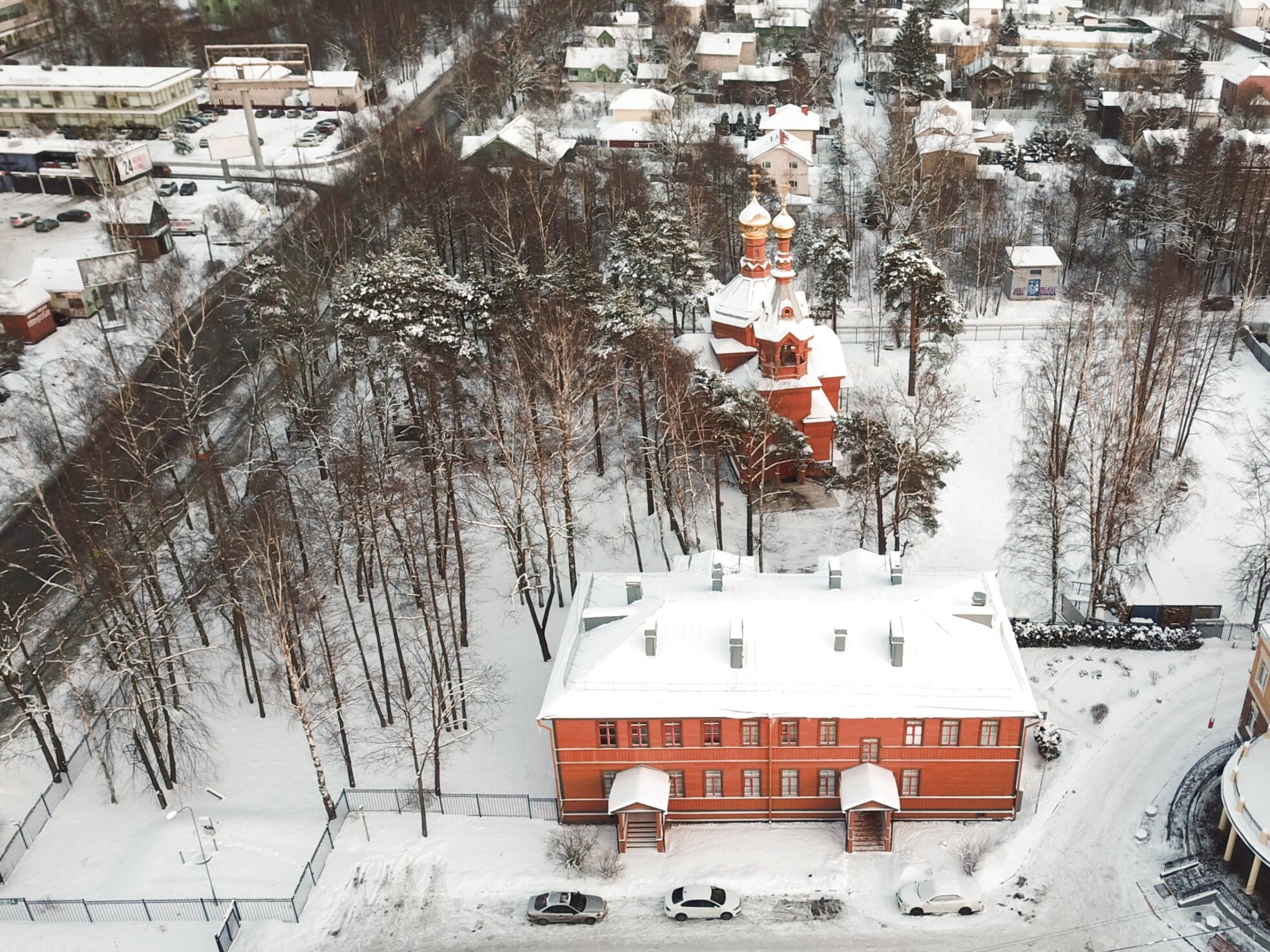 Храм Святого Апостола Петра в Лахте - зимняя панорама с высоты