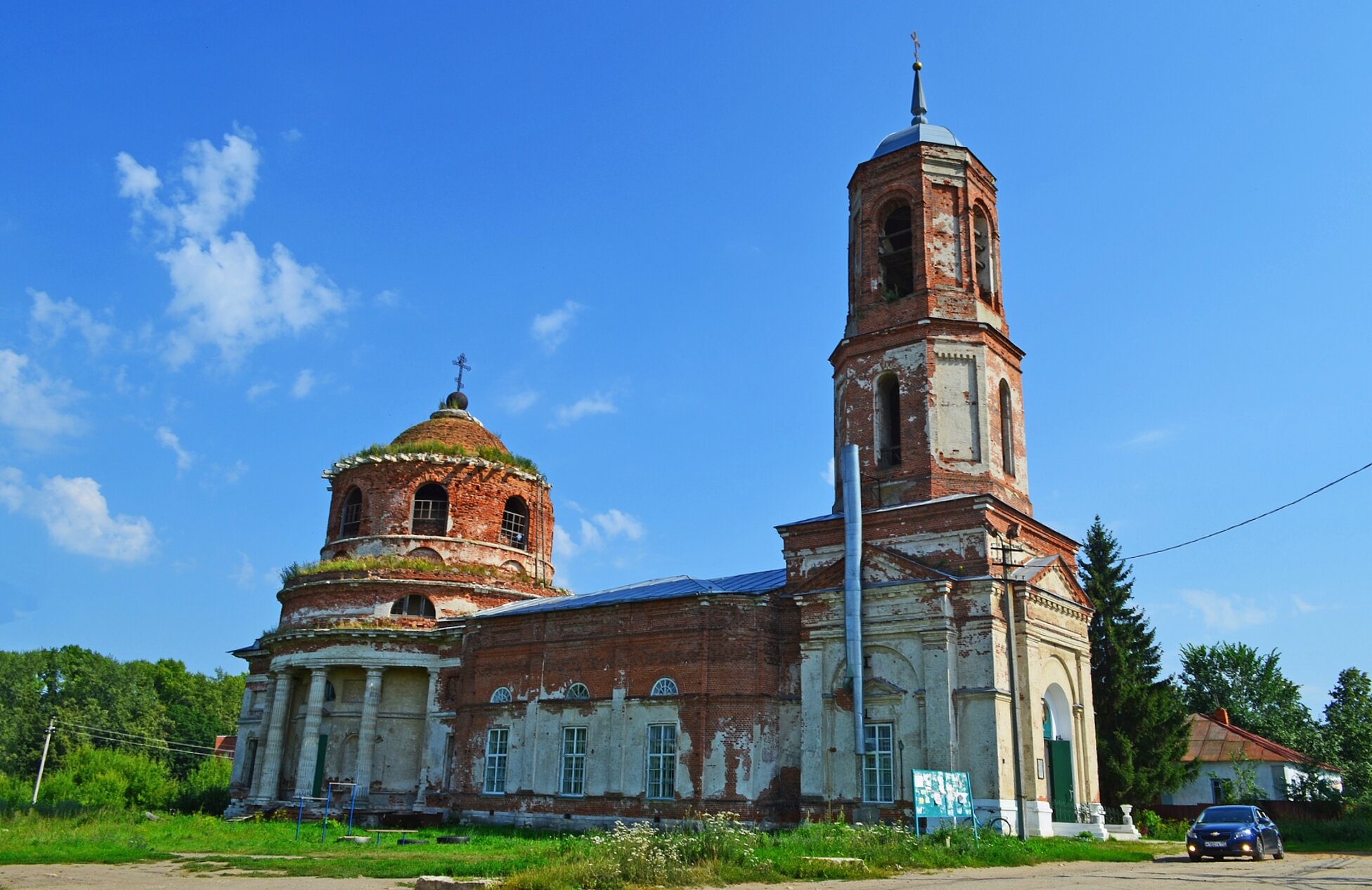 Храм Рождества Христова в селе Истье
