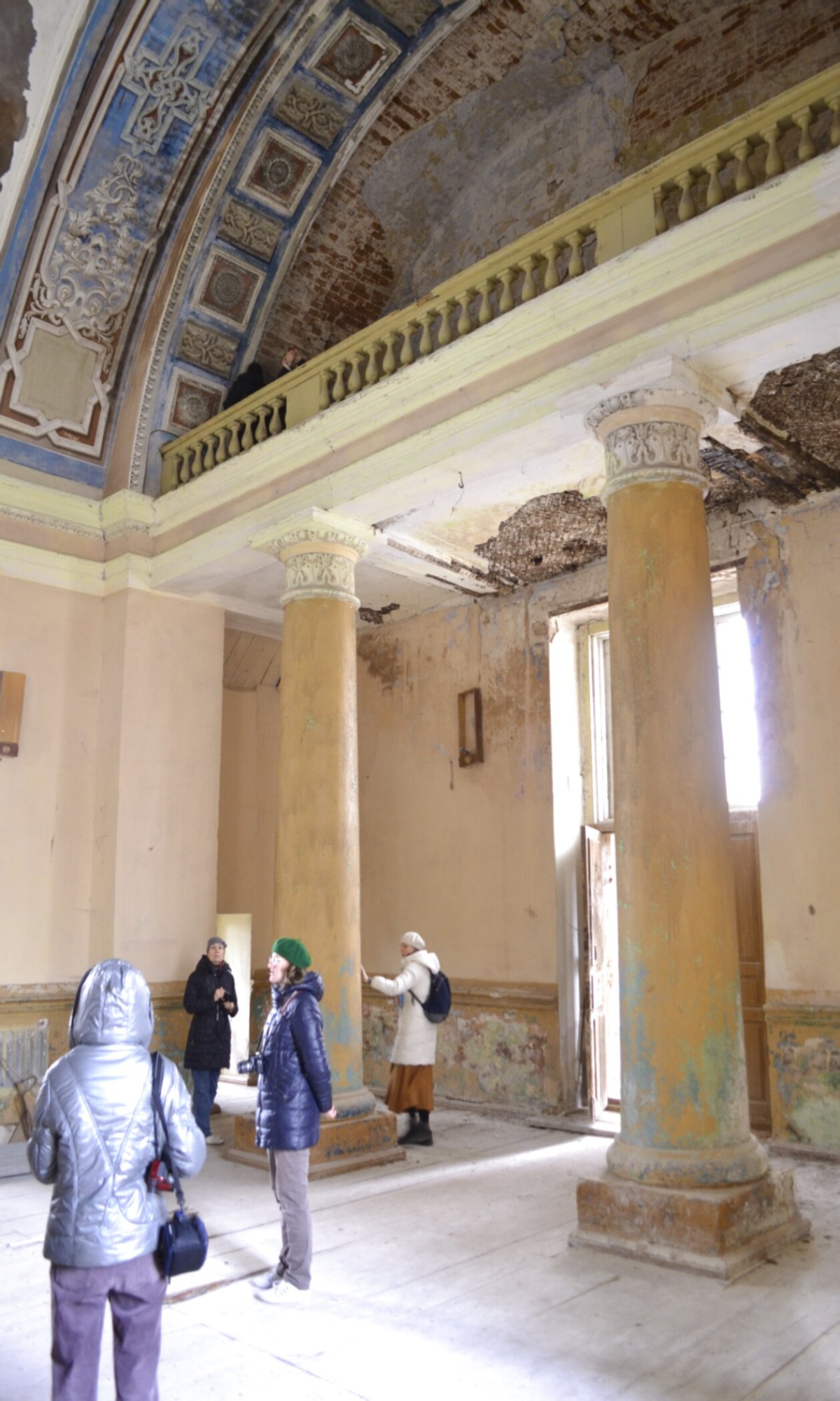 Интерьер Богоявленской церкви в Яконово