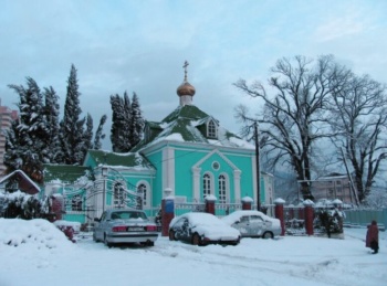Храм Рождества Пресвятой Богородицы в Лазаревском - зимняя фотография