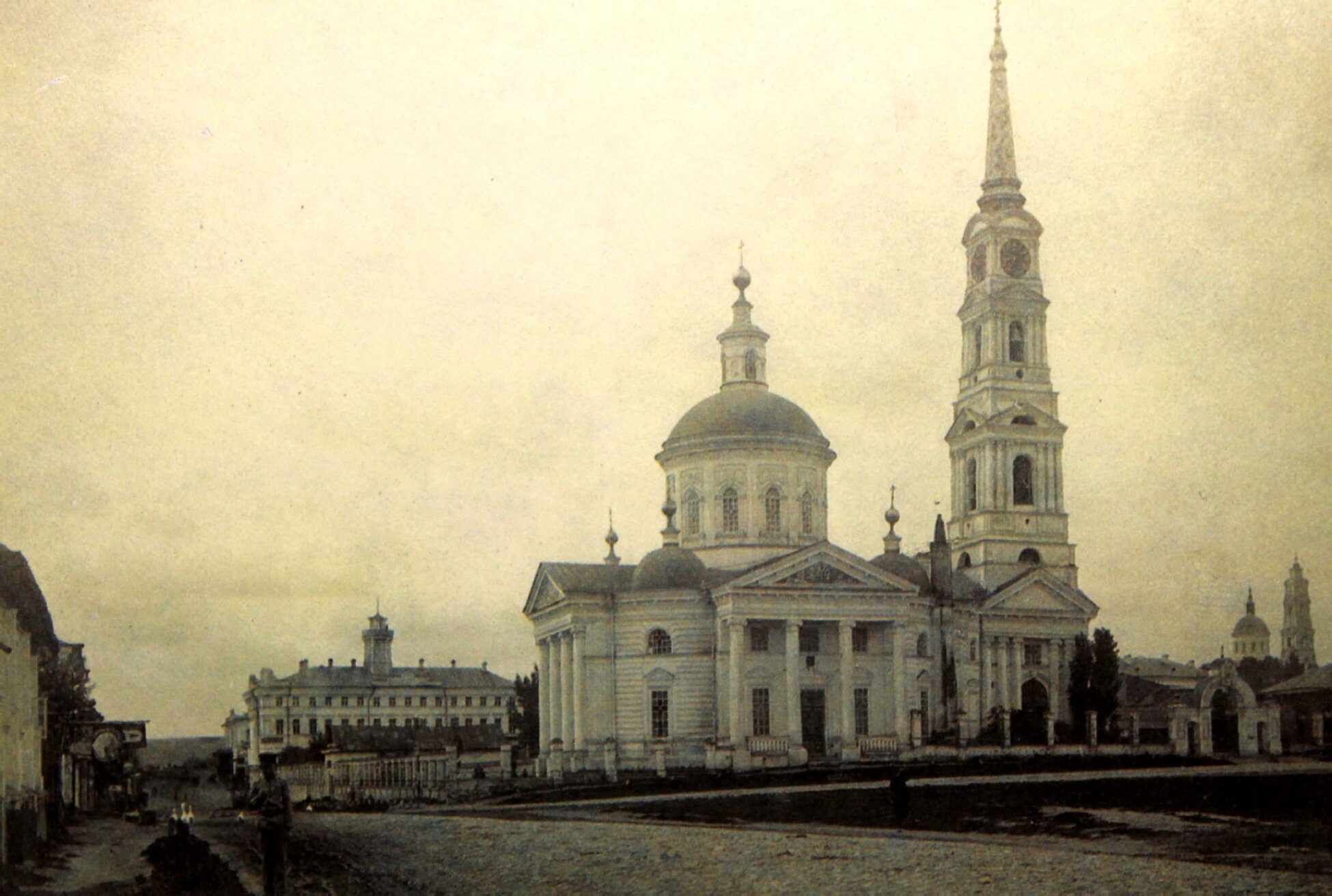 Успенский кафедральный собор в Рыльске на исторической фотографии