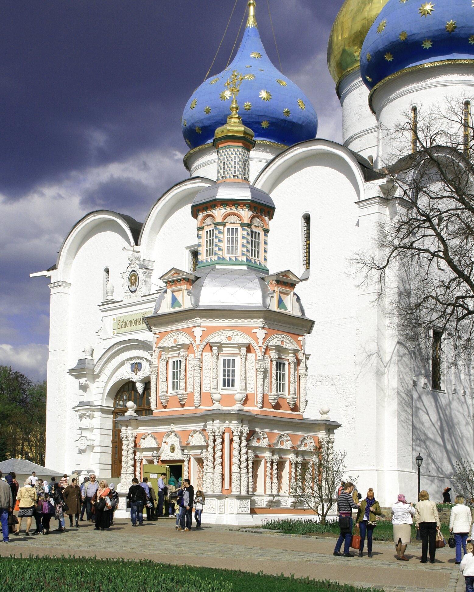 Надкладезная часовня Успенский кладезь в Троице-Сергиевой лавре