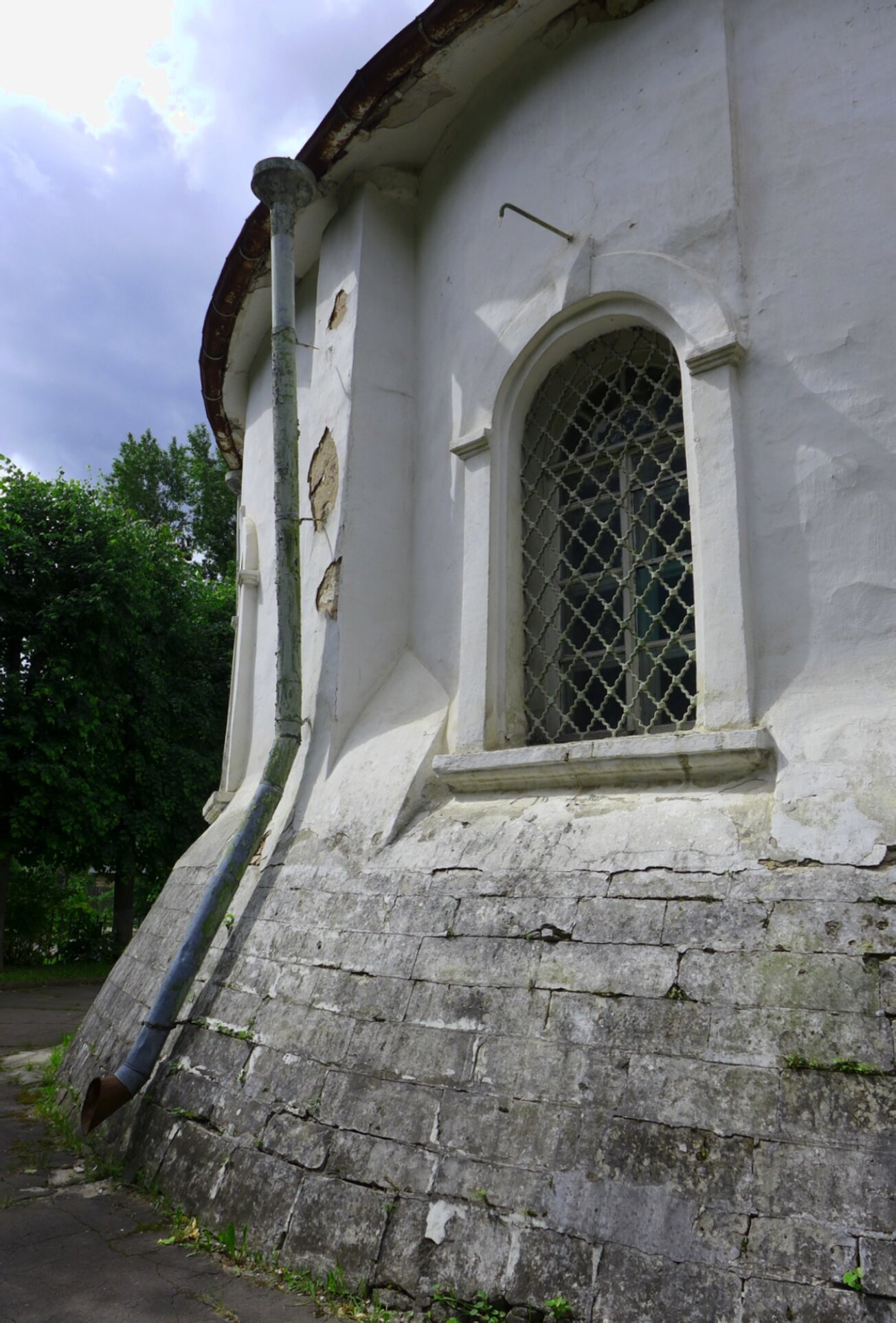 Фрагмент стены Церкви Белая Троица в Твери