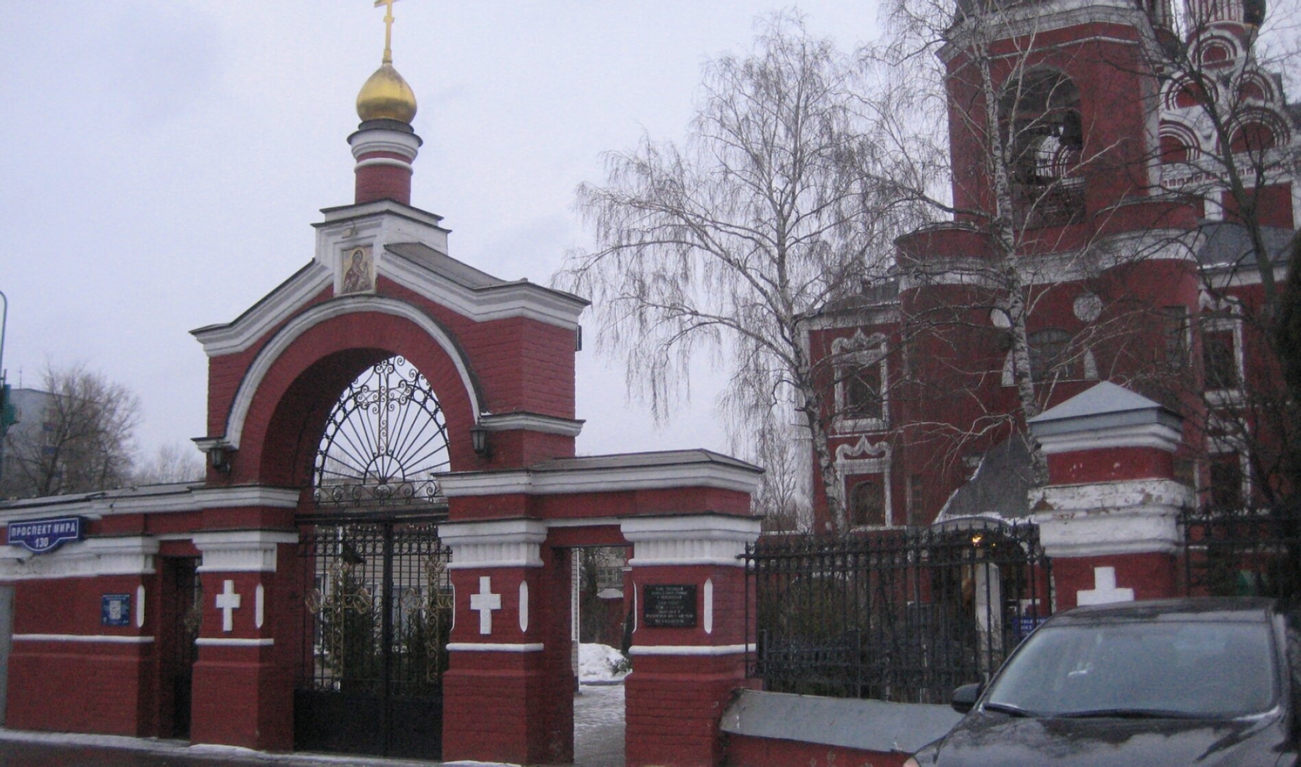 Входная группа храма Тихвинской иконы Божией Матери в Алексеевском