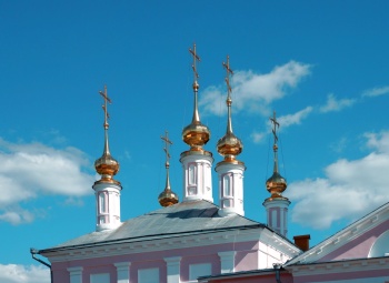 Золотые купола Церкви Вознесения Господня в Кимрах