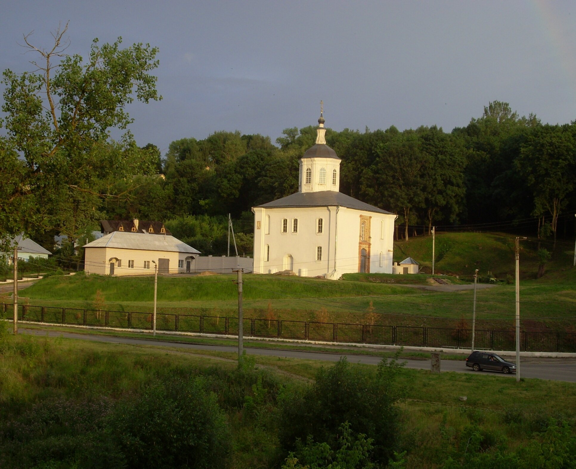 Церковь Иоанна Богослова в Смоленске: арочное окно