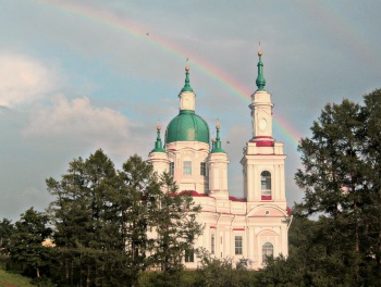 Екатерининский собор в Кингисеппе: величественный храм под покровом радуги