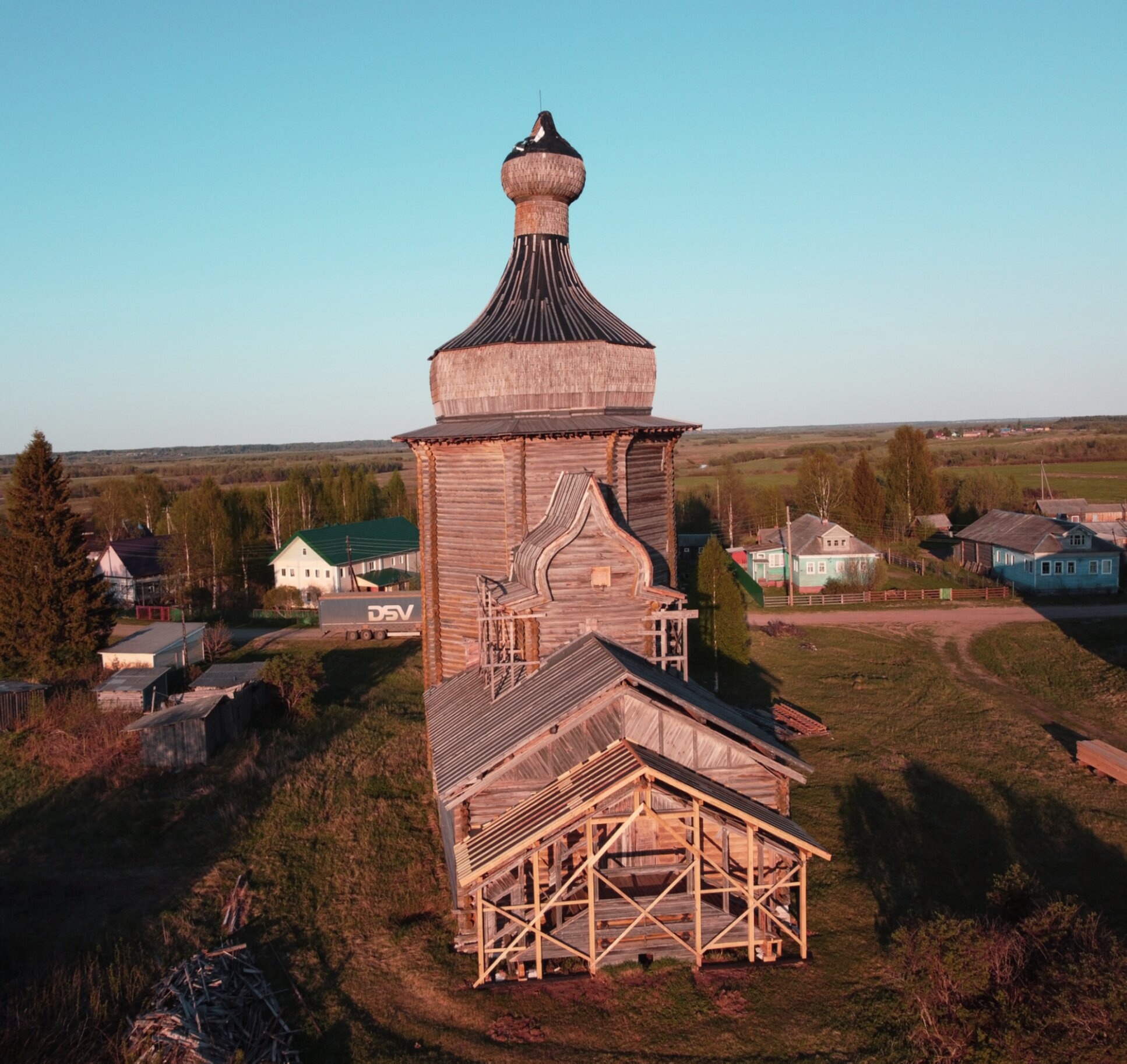 Никольская церковь в селе Зачачье - памятник деревянного зодчества