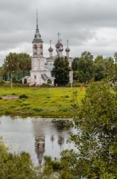 Храм Сретения Господня в Вологде - православная святыня на реке