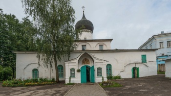 Церковь святых бессребреников Косьмы и Дамиана с Гремячей горы в Пскове