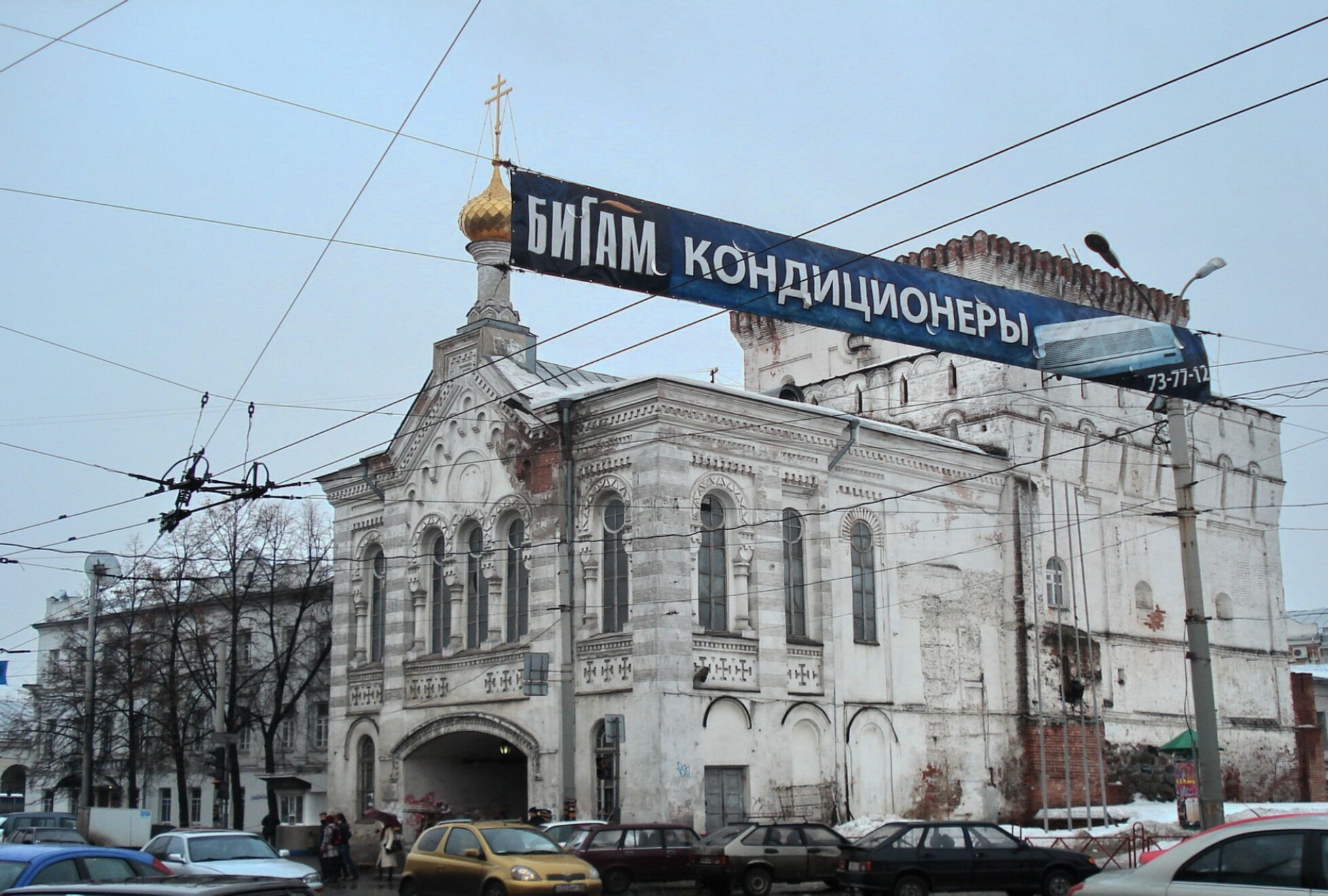 Знаменская башня и церковь Знамения Божией Матери в Ярославле
