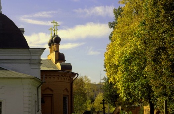 Церковь Святых Апостолов Петра и Павла в Коломне осенью