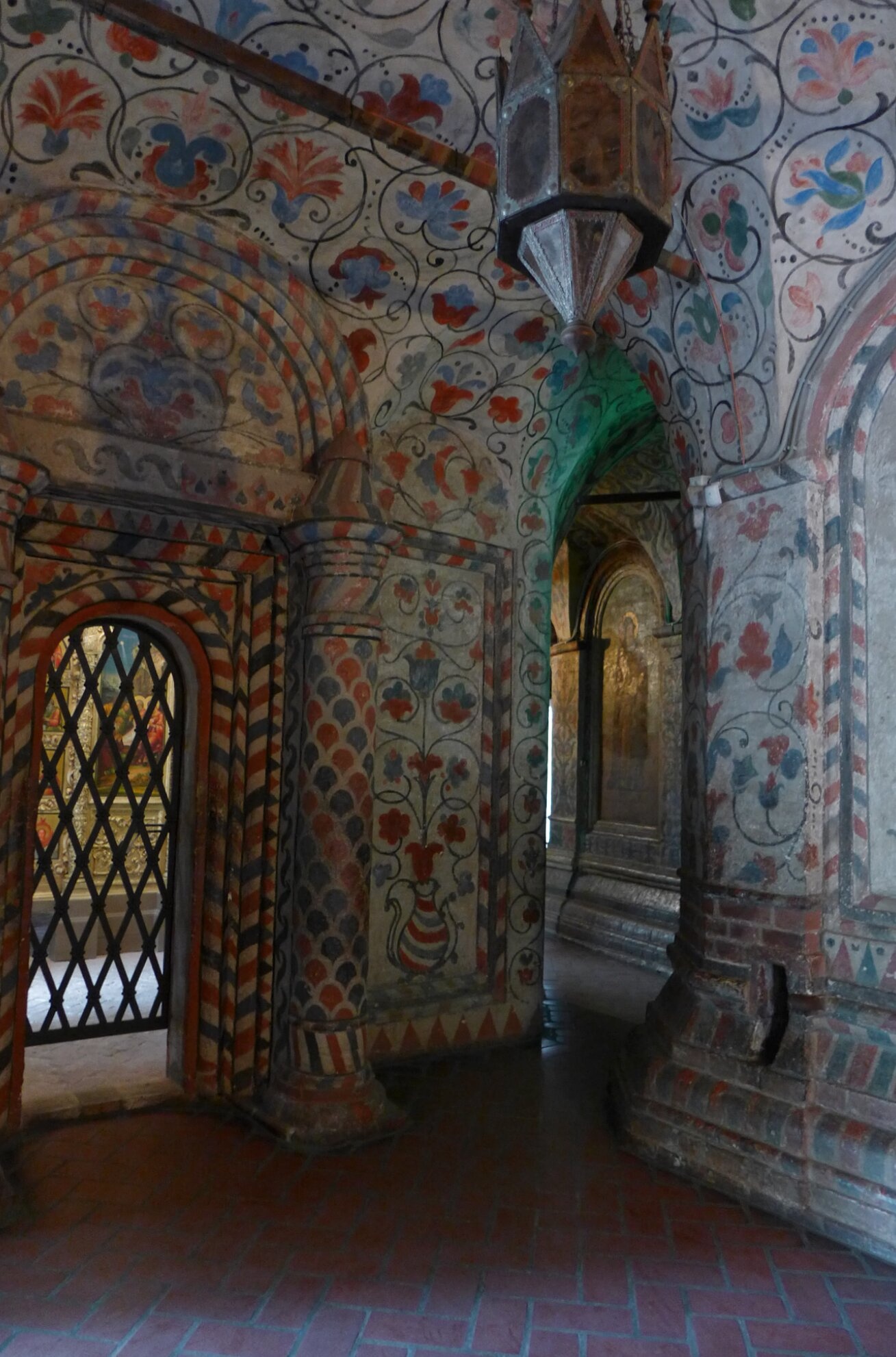 Внутреннее убранство Покровского собора (Храма Василия Блаженного)