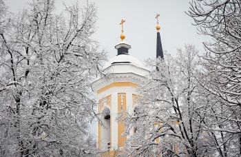 Храм Преображения Господня в Балашихе в зимнем убранстве
