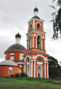 Храм святых апостолов Петра и Павла в усадьбе Петровское