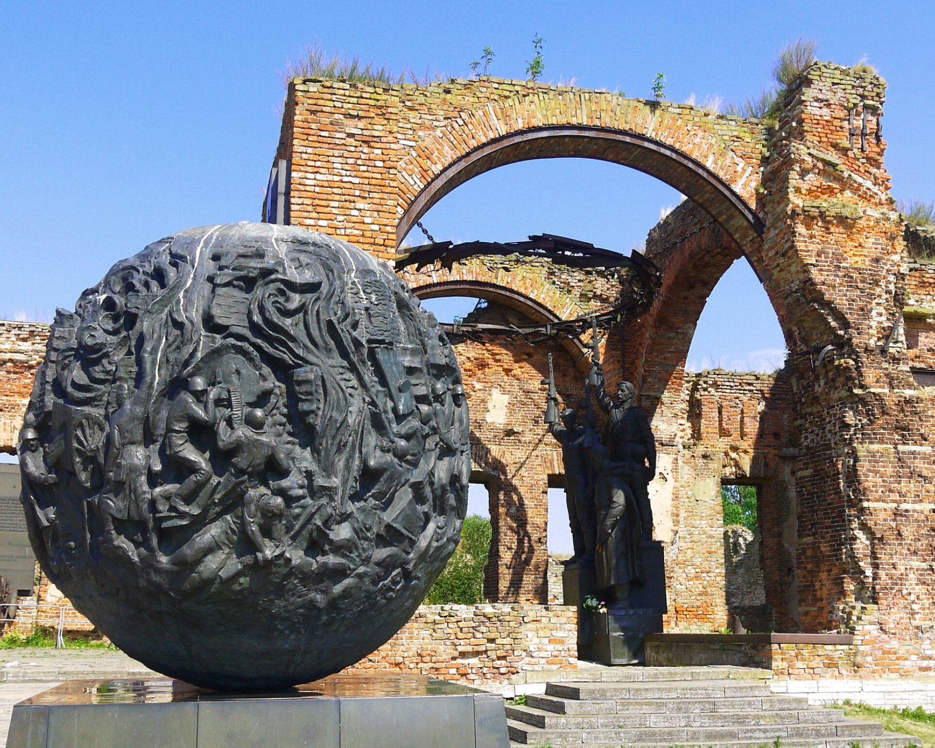 Мемориал защитникам крепости Орешек и храм Иоанна Предтечи в Шлиссельбурге