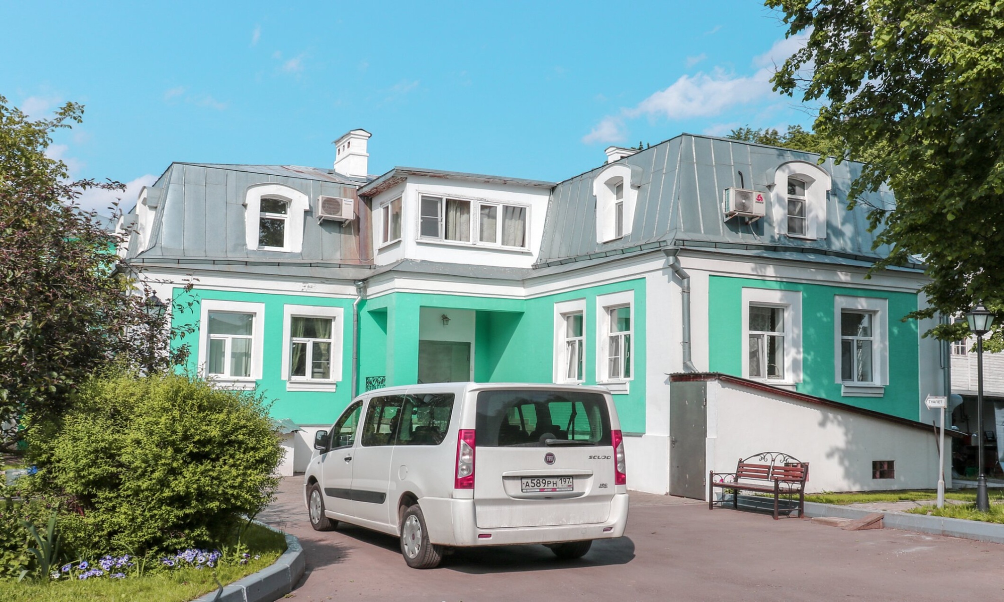 Здание церковно-приходской школы храма Архангела Михаила в Летово