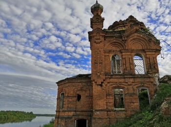 Благовещенская церковь в селе Покча