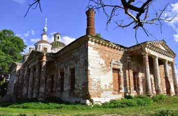 Церковь Воскресения Христова в селе Ловцы