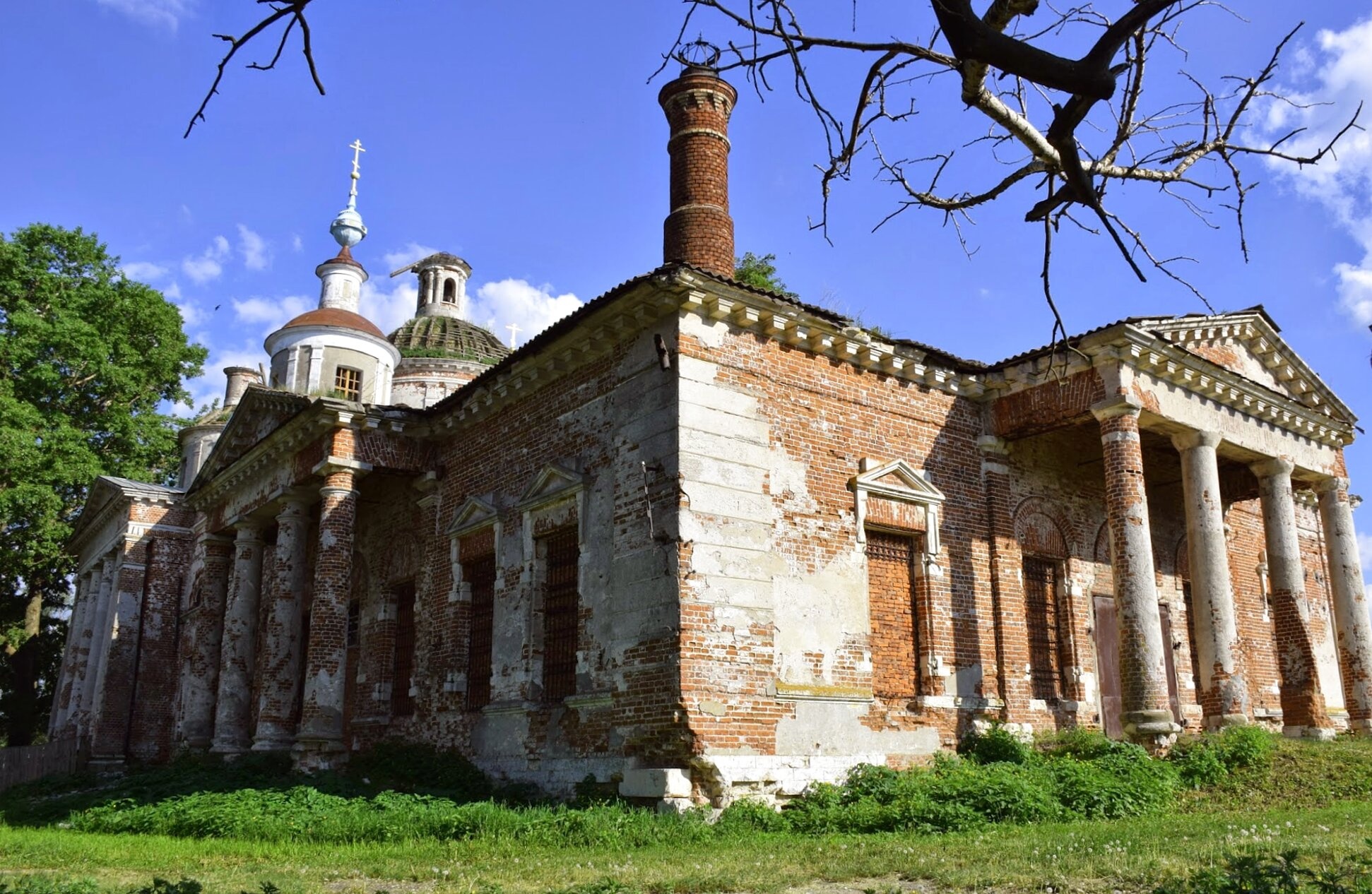 Церковь Воскресения Христова в селе Ловцы