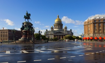 Панорама Исаакиевской площади: Исаакиевский собор и памятник Николаю I