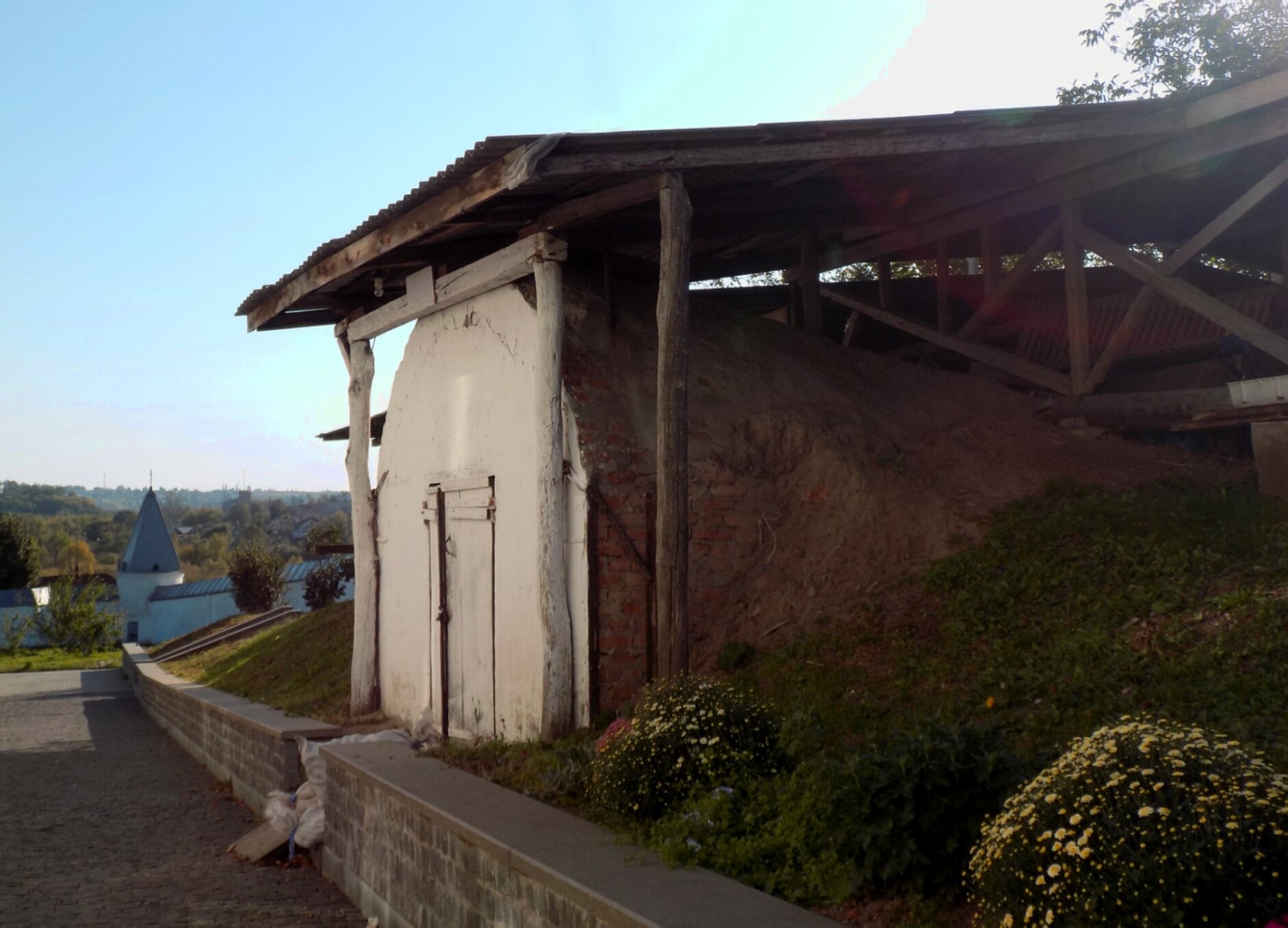 Погреб Свято-Николаевского Рыльского мужского монастыря