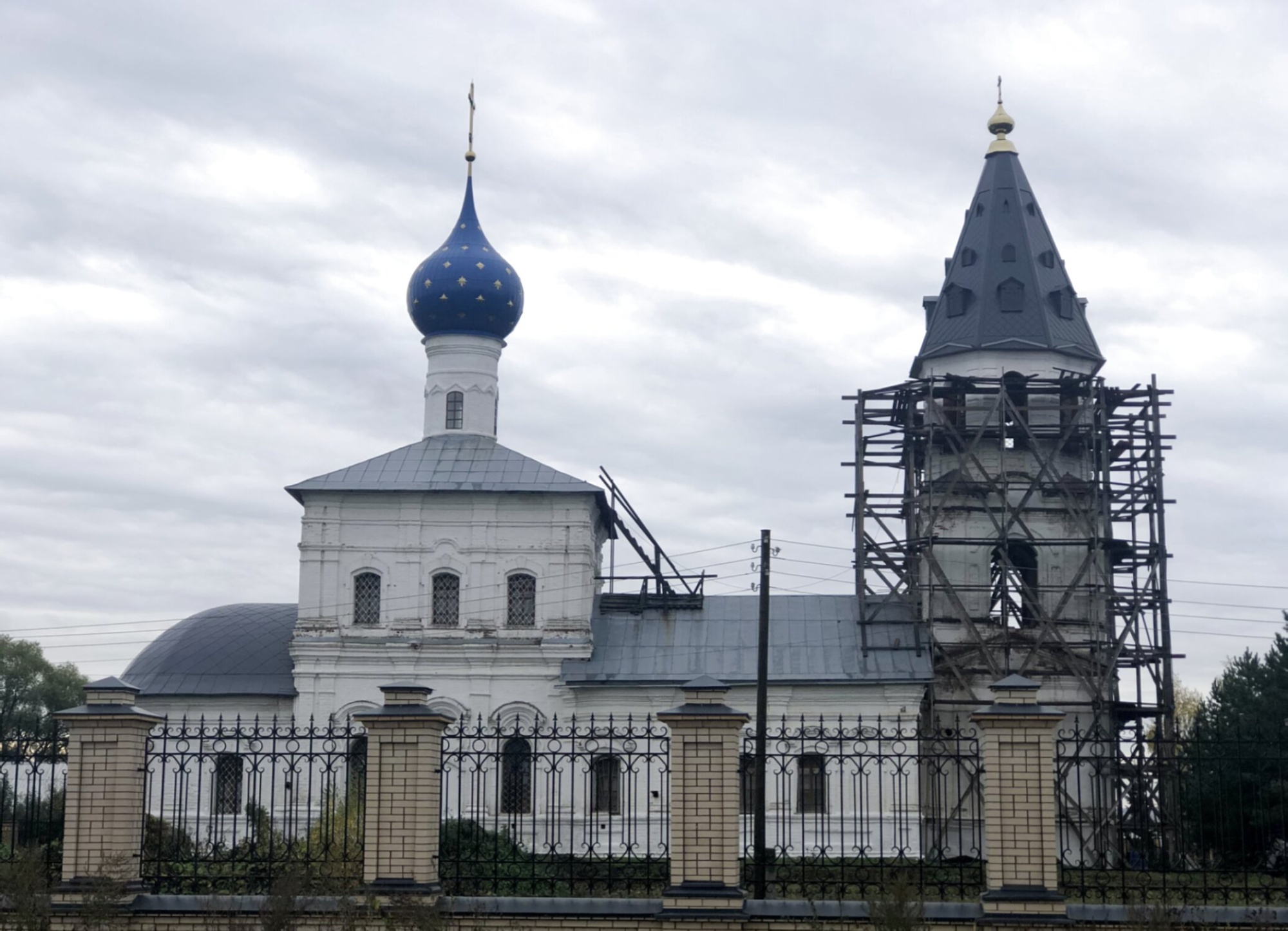 Храм Святых Бесребреников Космы и Дамиана в Ростове Великом