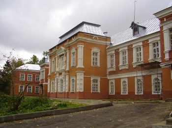 Часовня-усыпальница в усадьбе Мещерское