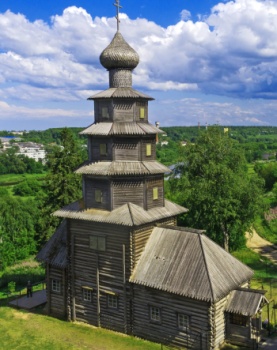 Церковь Преображения Господня на острове Кижи: история в дереве