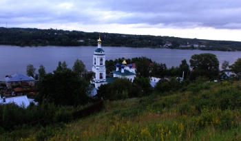 Варваринская церковь в Плёсе: православная святыня на берегу Волги