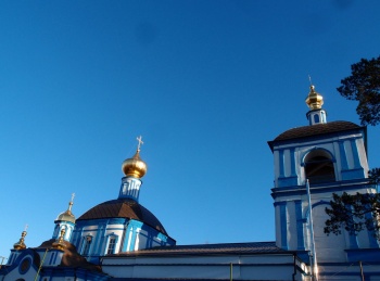 Фрагмент фасада Успенского храма с иконой Божией Матери