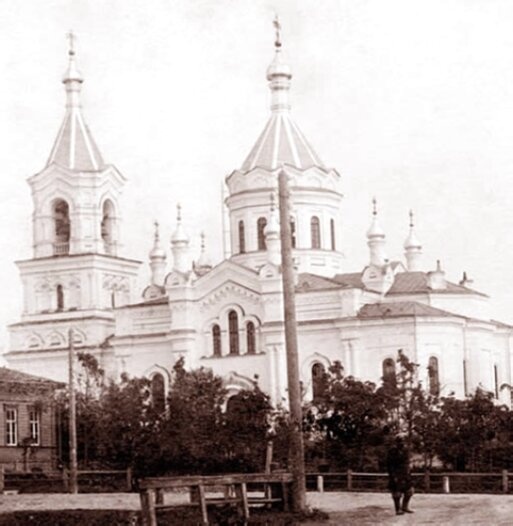 Воскресенский собор в городе Луга на исторической фотографии