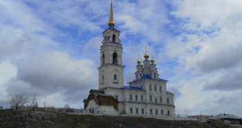 Храм во имя святых первоверховных апостолов Петра и Павла в Североуральске