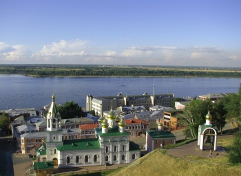 Вид на Церковь Рождества Иоанна Предтечи и Волгу с Нижегородского кремля
