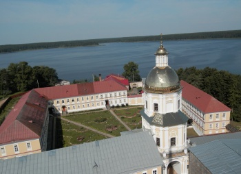 Петропавловская надвратная церковь Нило-Столобенской пустыни