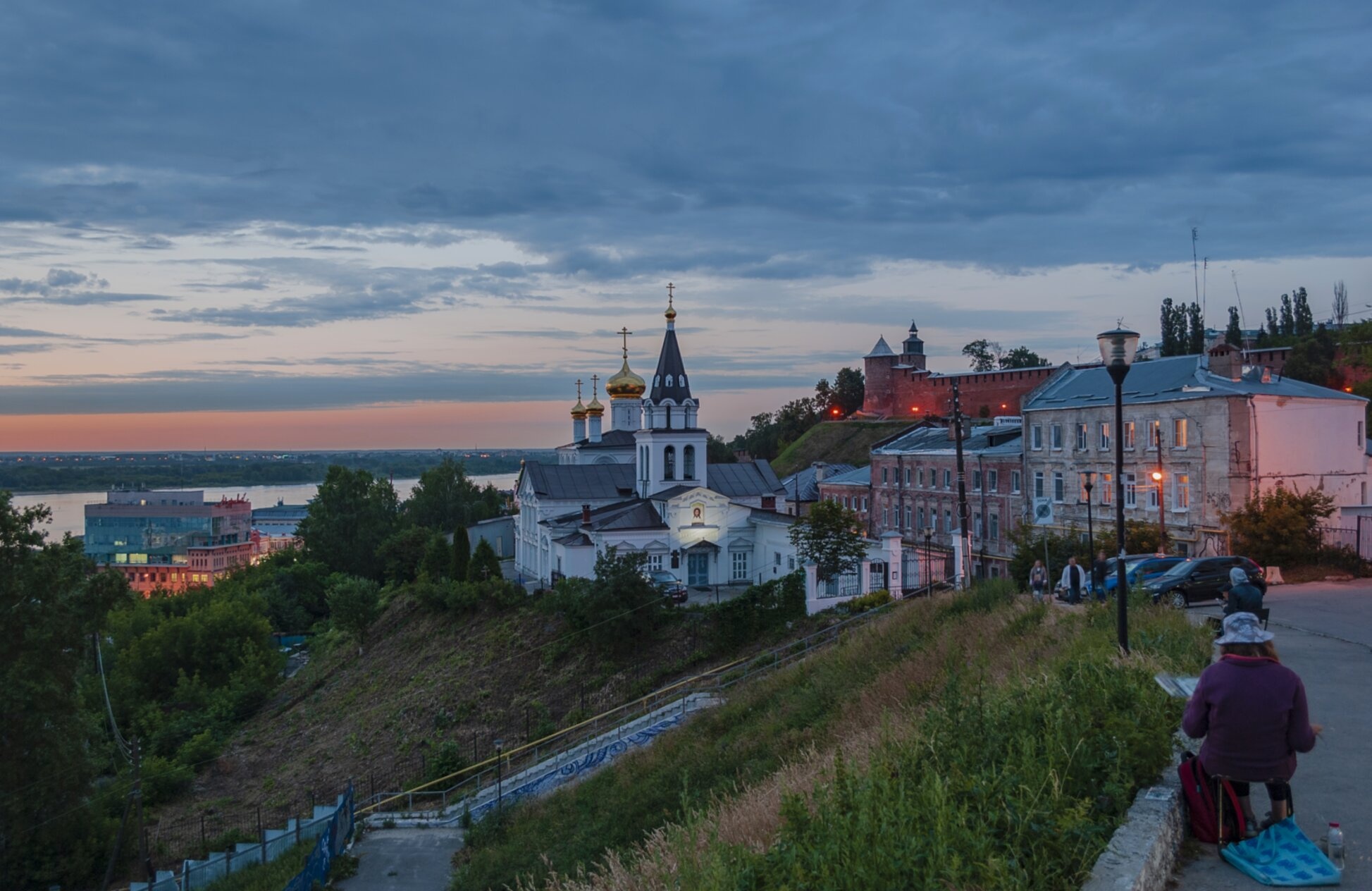 Церковь Ильи Пророка в Нижнем Новгороде: вечерняя панорама