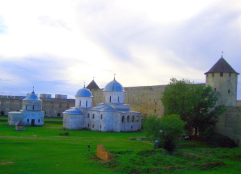 Ивангородская крепость и Никольская церковь - православная святыня и русский форпост