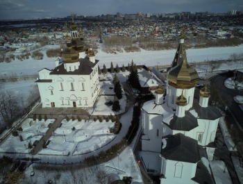 Свято-Троицкий мужской монастырь в Тюмени с высоты птичьего полета