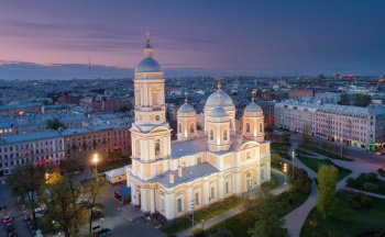 Церковь Воскресения Христова у Варшавского вокзала: вечерний вид