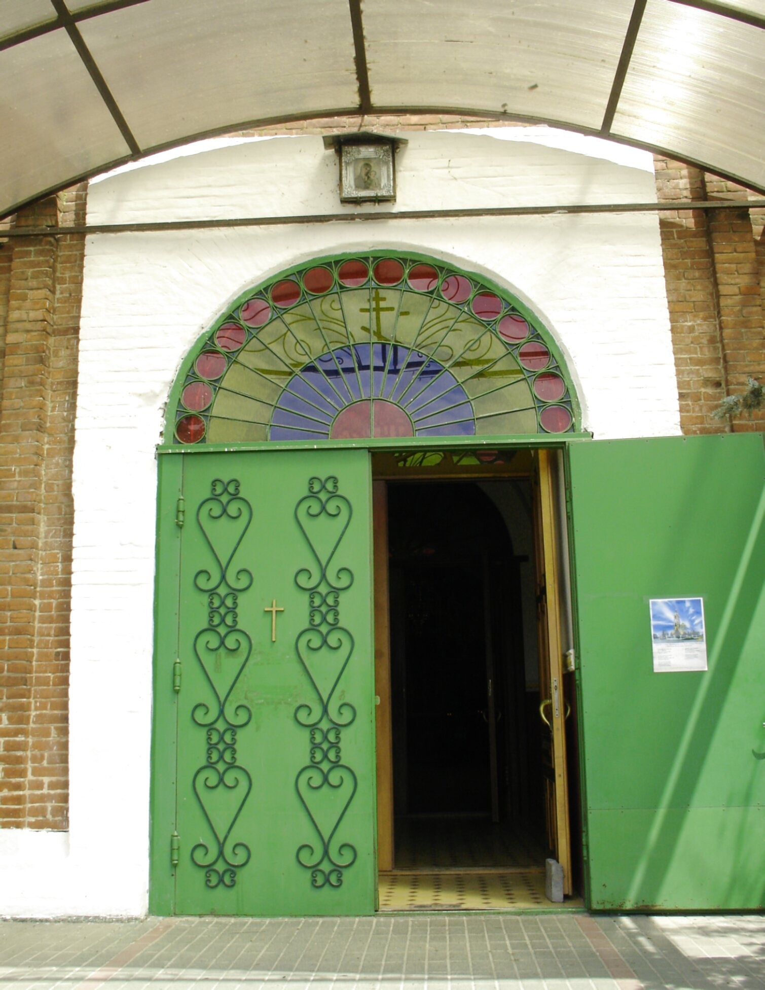 Вход в Преображенский храм