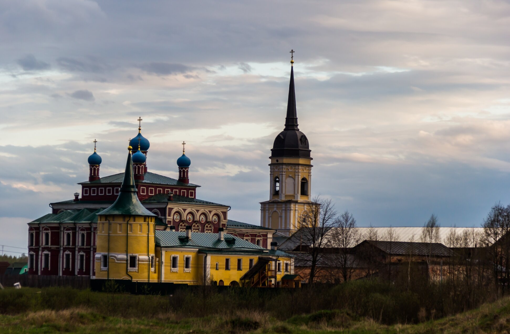 Николо-Радовицкий мужской монастырь: вид на святую обитель