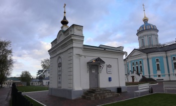 Часовня Александра Невского и Богоявленский собор в Костромском кремле