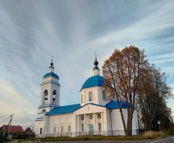 Храм Тихвинской иконы Божией Матери в селе Выпуково